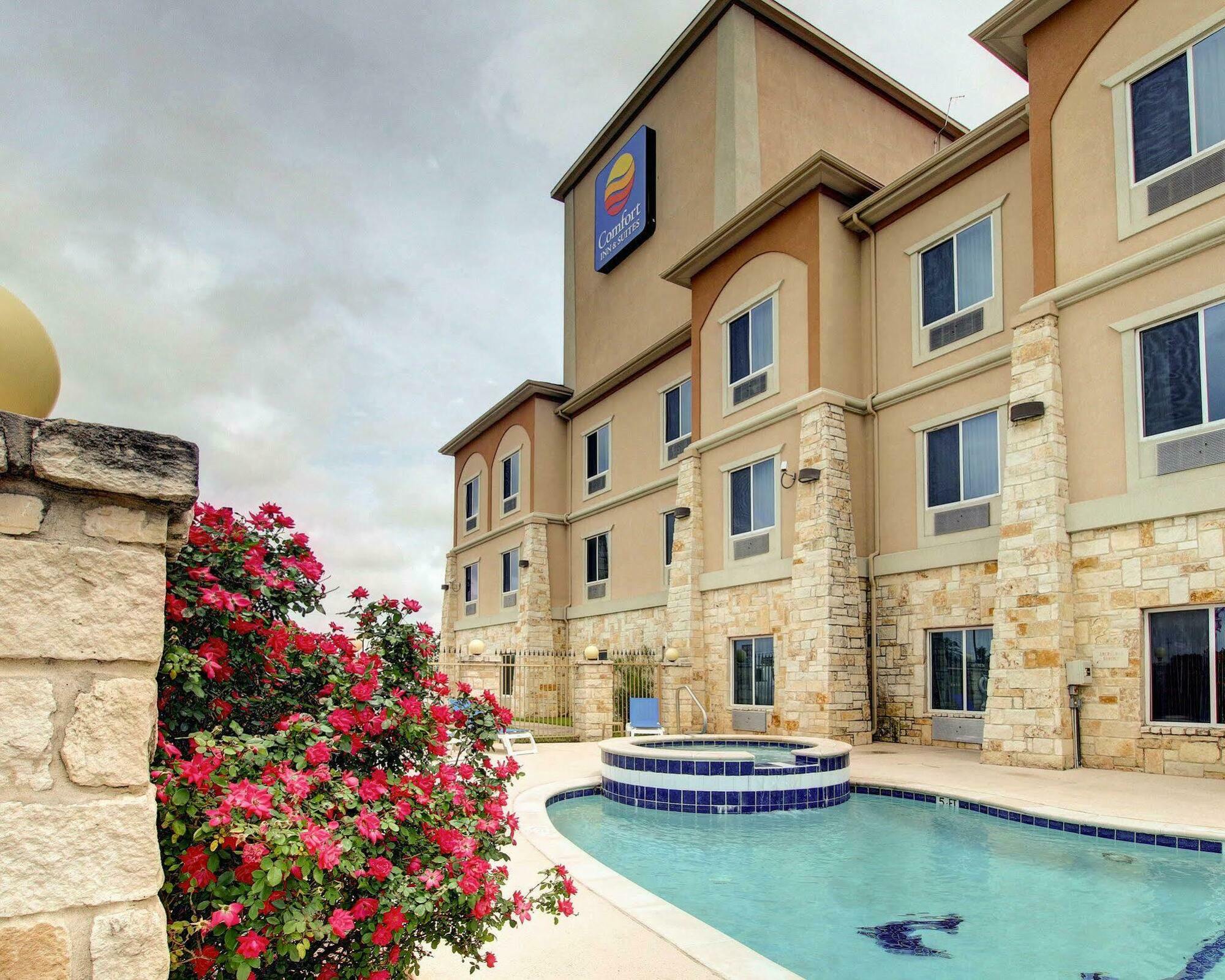 Comfort Inn & Suites Alvarado Esterno foto